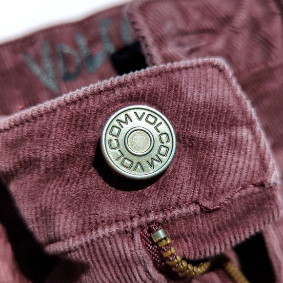 Volcom Classic Retro Mid Rise Featherwale Corduroy Yae Shorts Faded Burgundy 3 - Picture 7 of 13